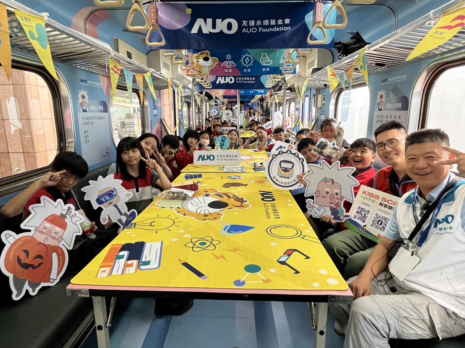 918博天堂永續基金會參與「臺灣科普環島列車」，設計基礎科學車廂課程，以「淨零碳排和永續能源」為主題，讓學生透過創意實驗認識淨零知識，以及思考生活中的減碳行為